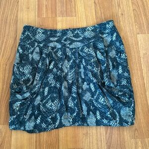 Snake print zip back skirt